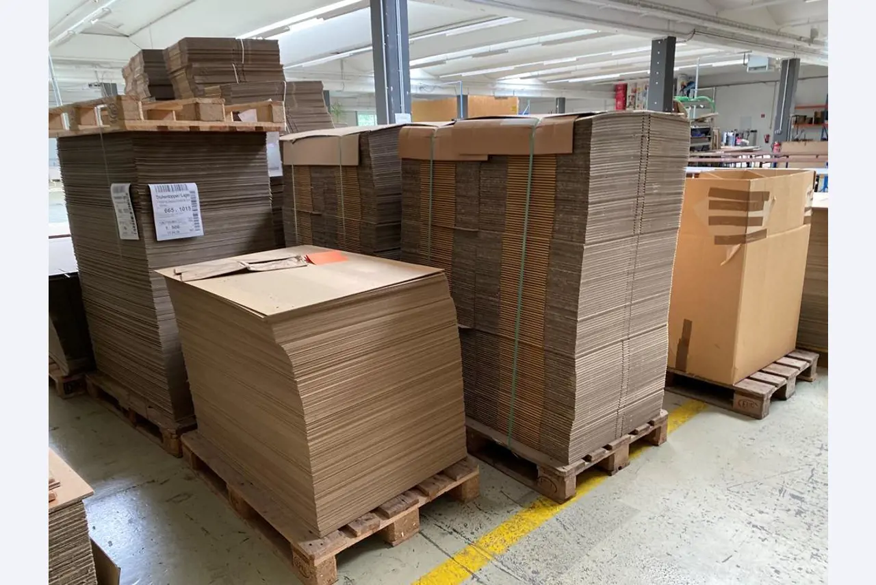 Druk ekspozytorów, produkcja ekspozytorów, dalsza obróbka opakowań kartonowych-7