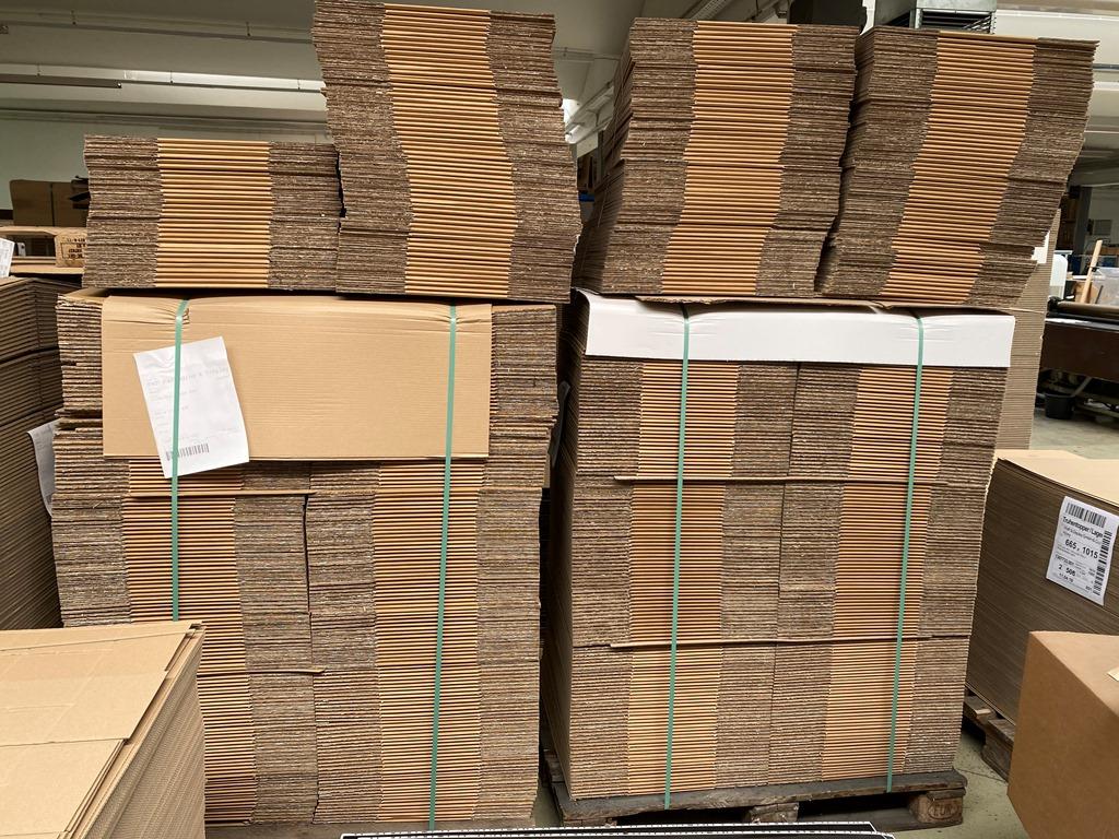 Impresión de expositores, producción de expositores, tratamiento posterior de envases de cartón-9