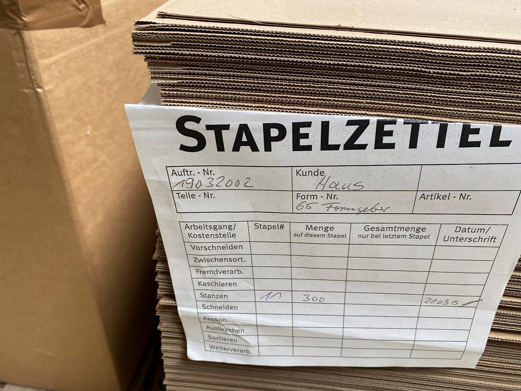 Impressão de ecrãs, produção de ecrãs, tratamento posterior de embalagens de cartão-2