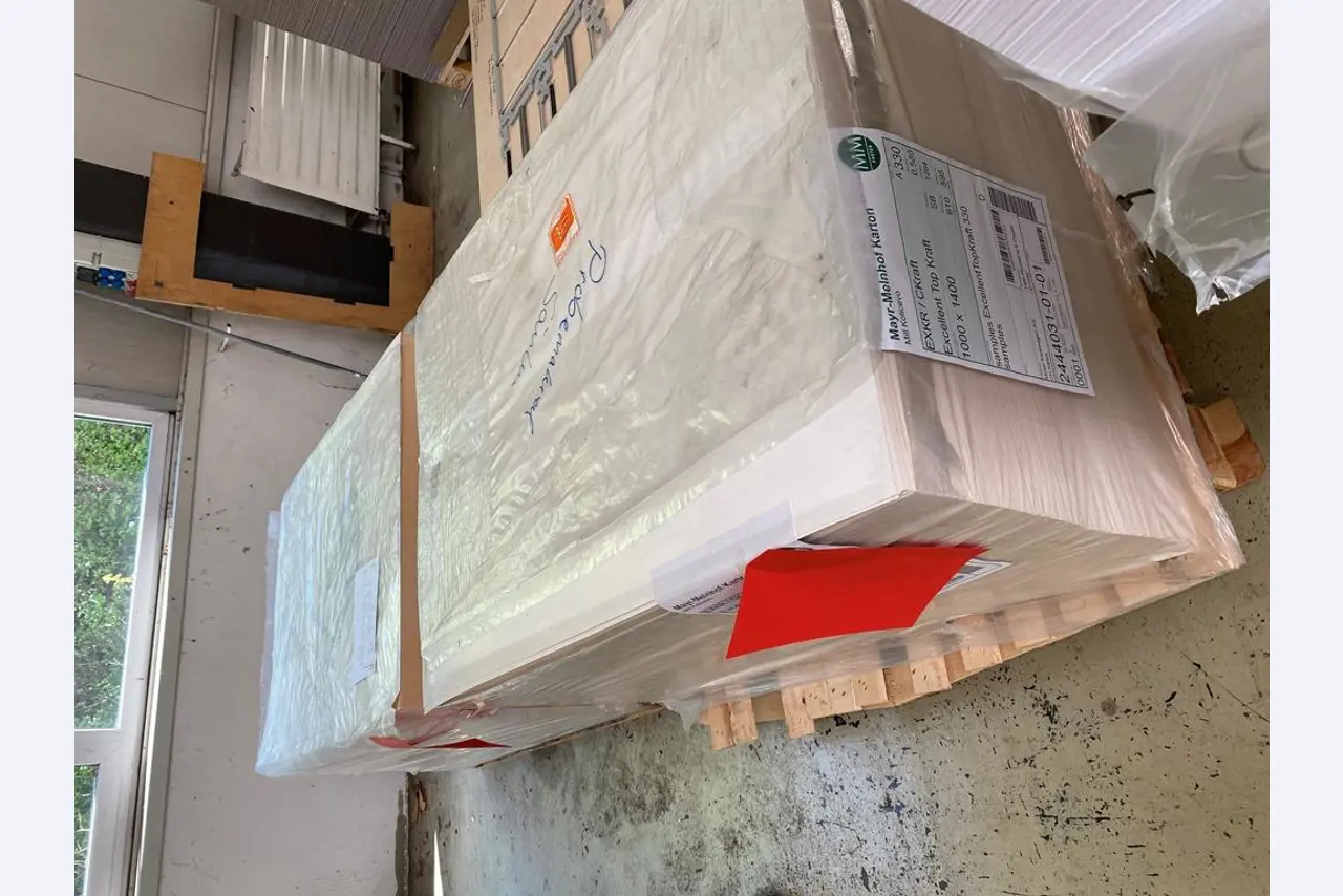 Impressão de ecrãs, produção de ecrãs, tratamento posterior de embalagens de cartão-10