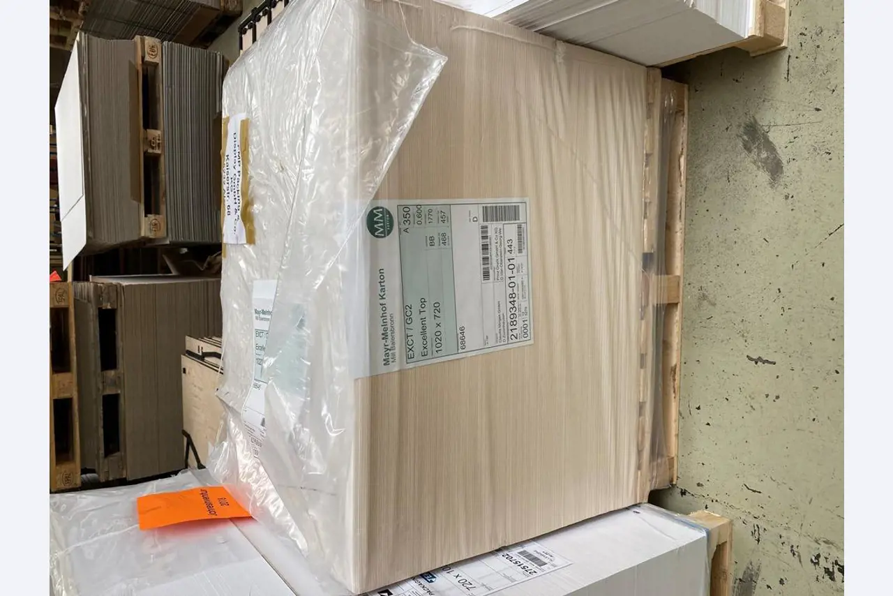 Impressão de ecrãs, produção de ecrãs, tratamento posterior de embalagens de cartão-6