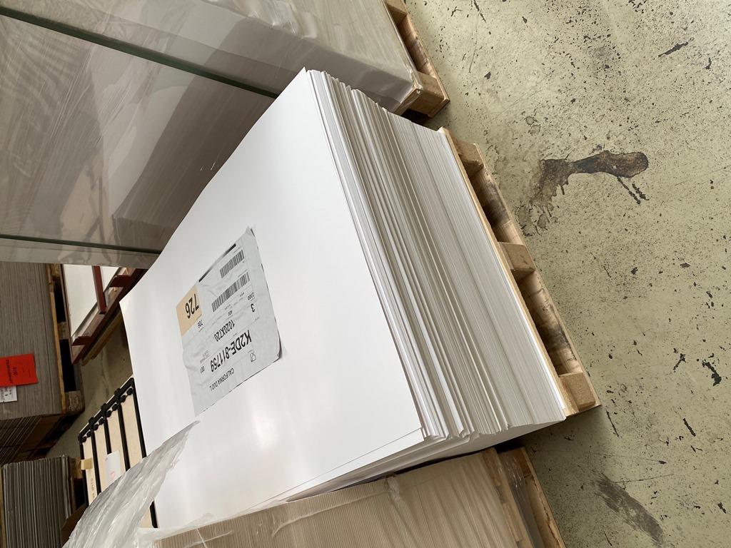 Impressão de ecrãs, produção de ecrãs, tratamento posterior de embalagens de cartão-7