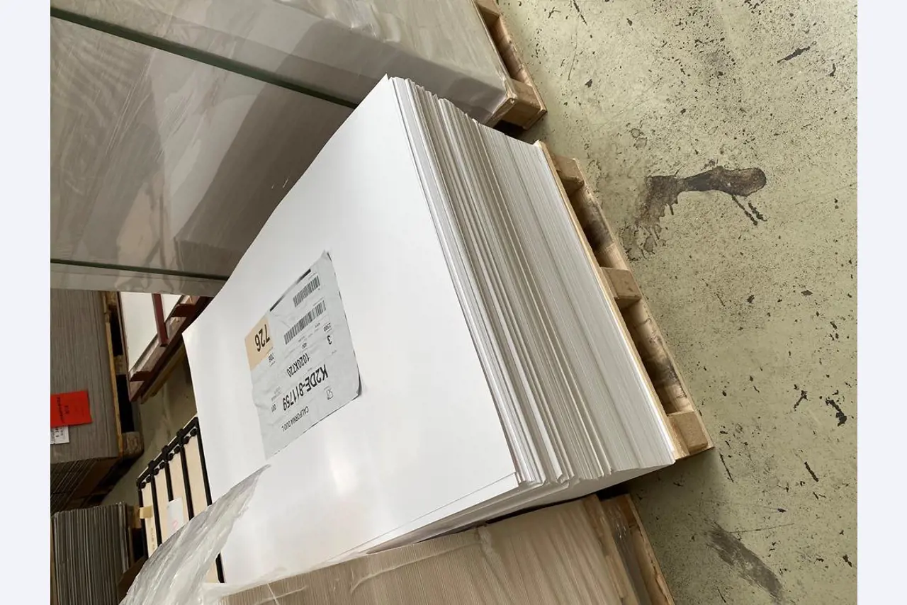 Impressão de ecrãs, produção de ecrãs, tratamento posterior de embalagens de cartão-7