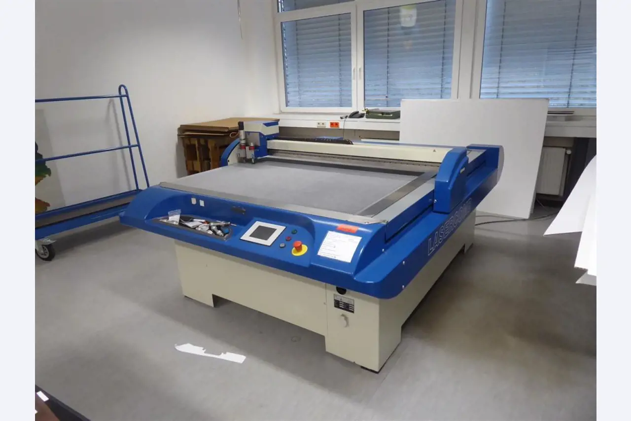 Impressão de ecrãs, produção de ecrãs, tratamento posterior de embalagens de cartão-1