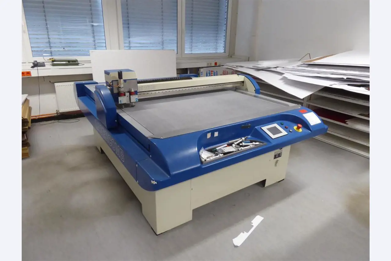 Impressão de ecrãs, produção de ecrãs, tratamento posterior de embalagens de cartão-2