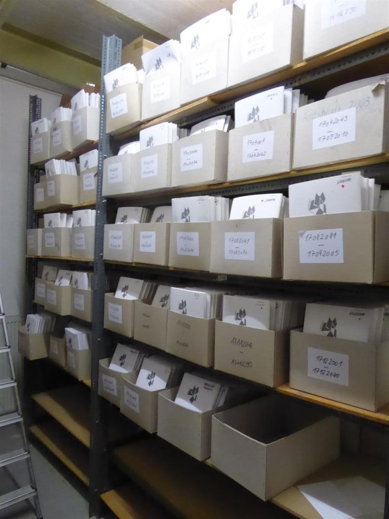 Impresión de expositores, producción de expositores, tratamiento posterior de envases de cartón-3