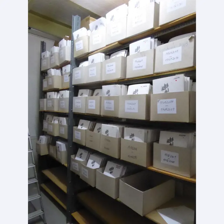 Impresión de expositores, producción de expositores, tratamiento posterior de envases de cartón-3