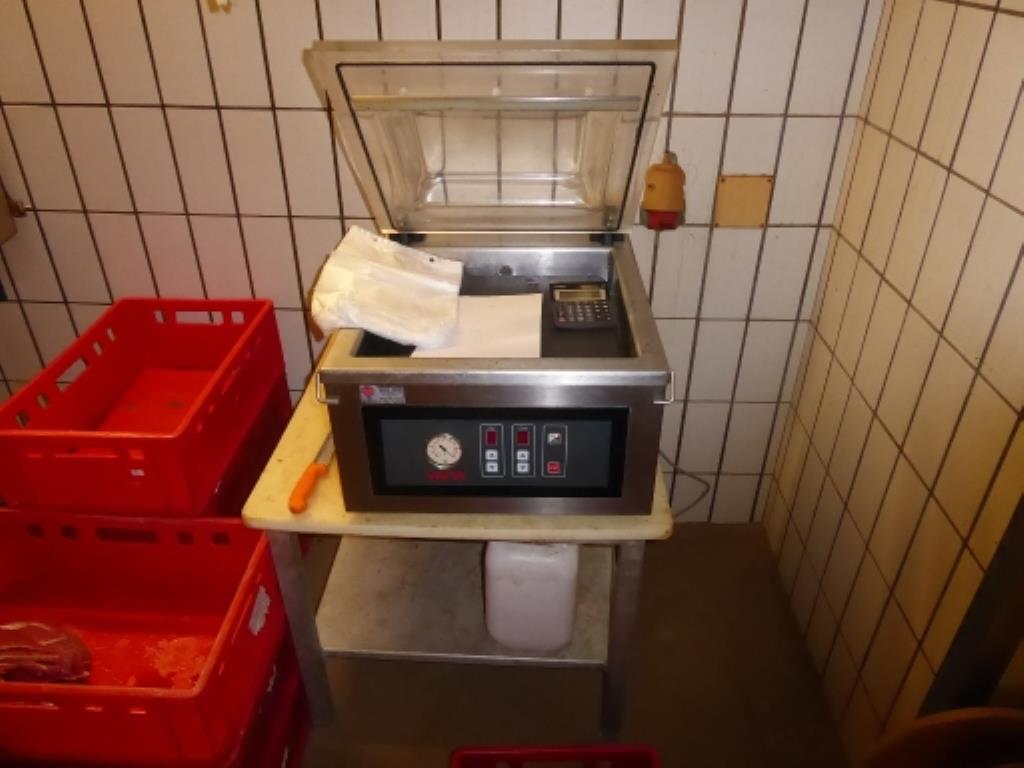 dobrze utrzymane maszyny z sektora masarni i produkcji kiełbas-1