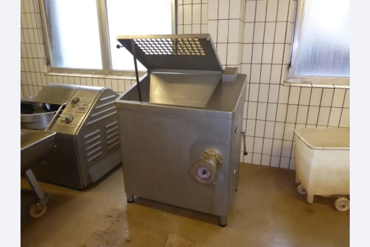 máquinas en buen estado del sector de la carnicería y la charcutería-1