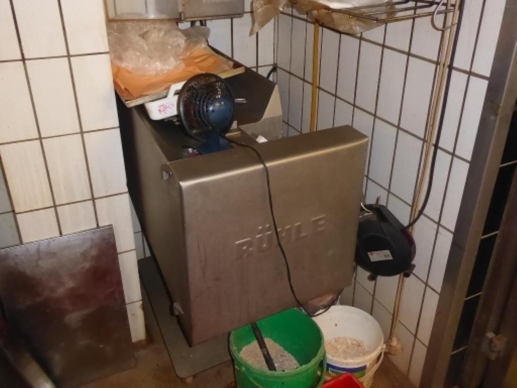 dobrze utrzymane maszyny z sektora masarni i produkcji kiełbas-1