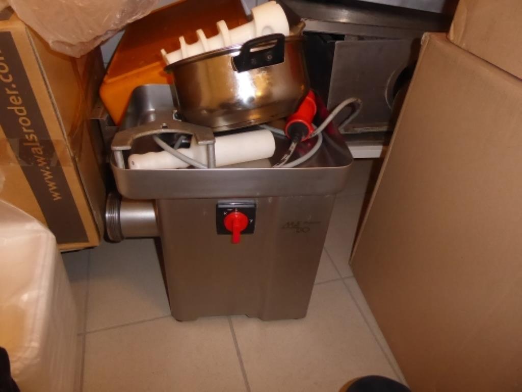 dobrze utrzymane maszyny z sektora masarni i produkcji kiełbas-1