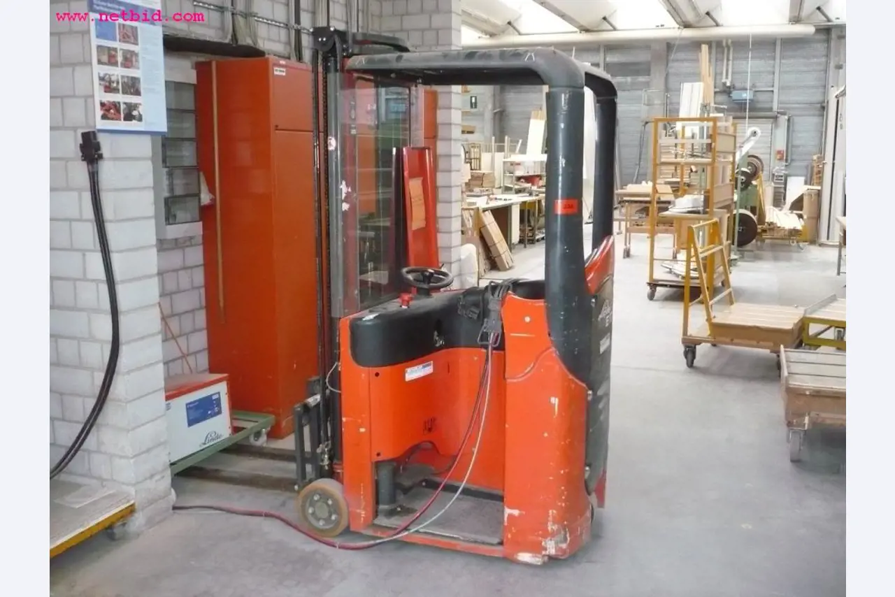 Goed onderhouden houtbewerkingsmachines voor de productie van keukens en meubilair-1