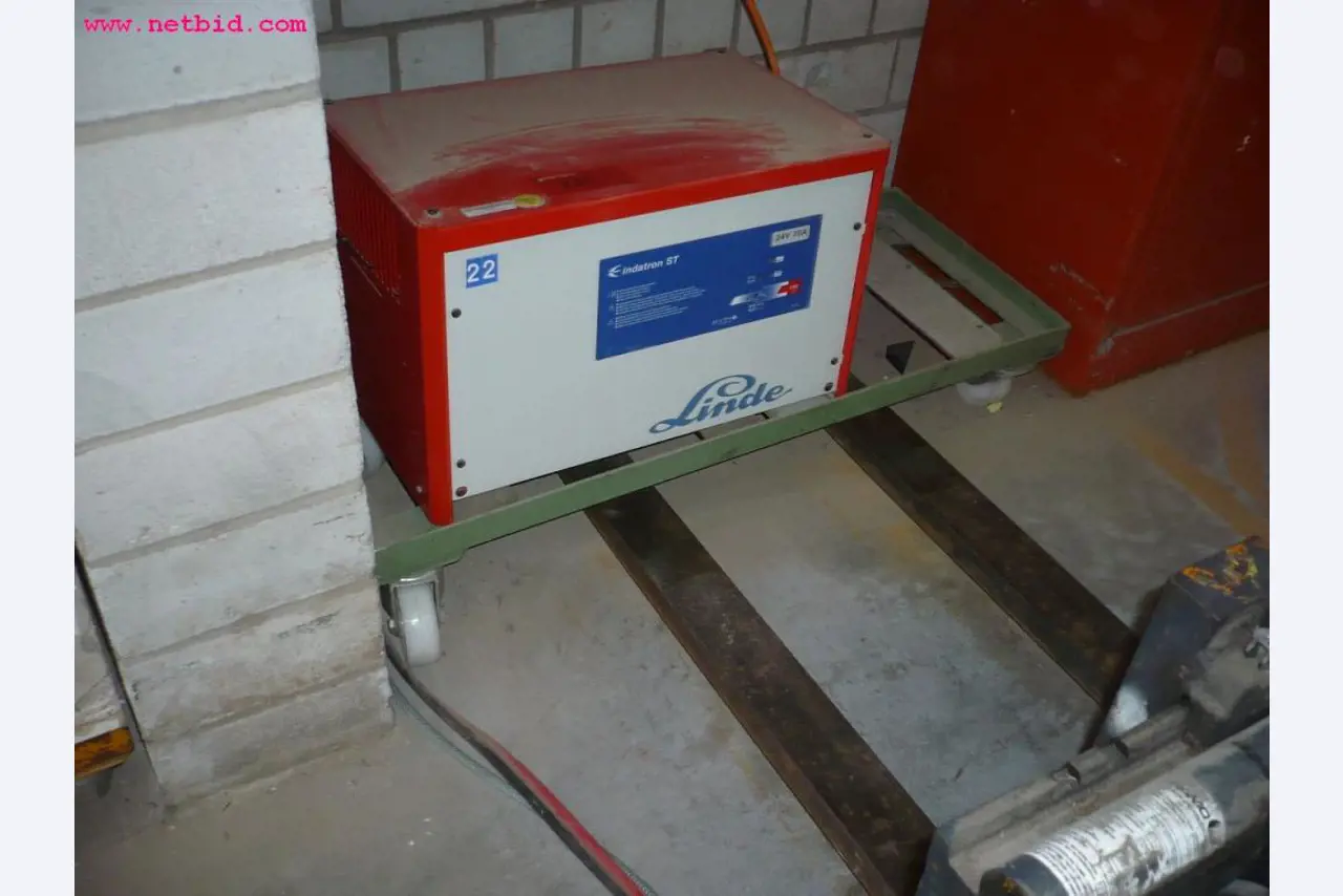 Goed onderhouden houtbewerkingsmachines voor de productie van keukens en meubilair-2