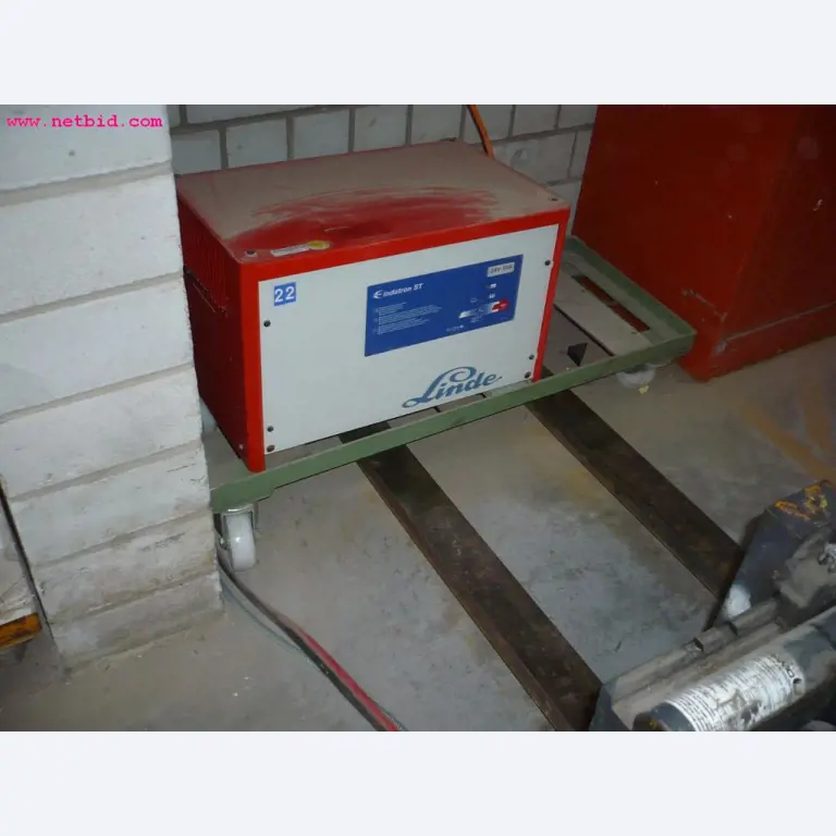 Goed onderhouden houtbewerkingsmachines voor de productie van keukens en meubilair-2
