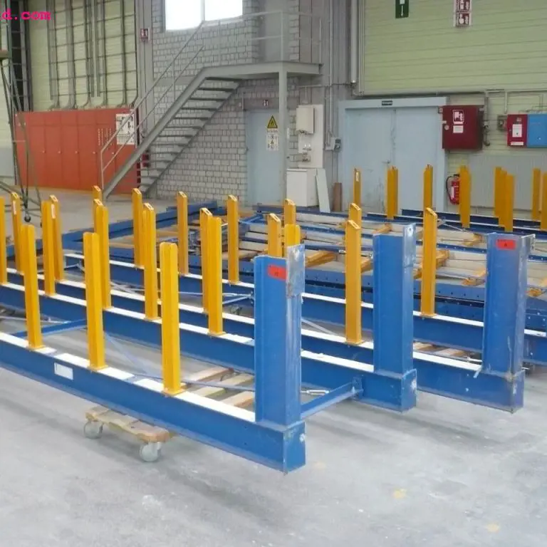 22 Cantilever rack uprights