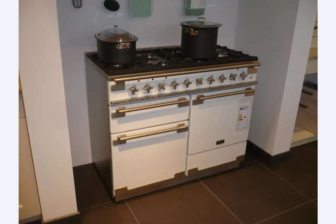 Cozinhas para feiras e exposições e máquina de café-2