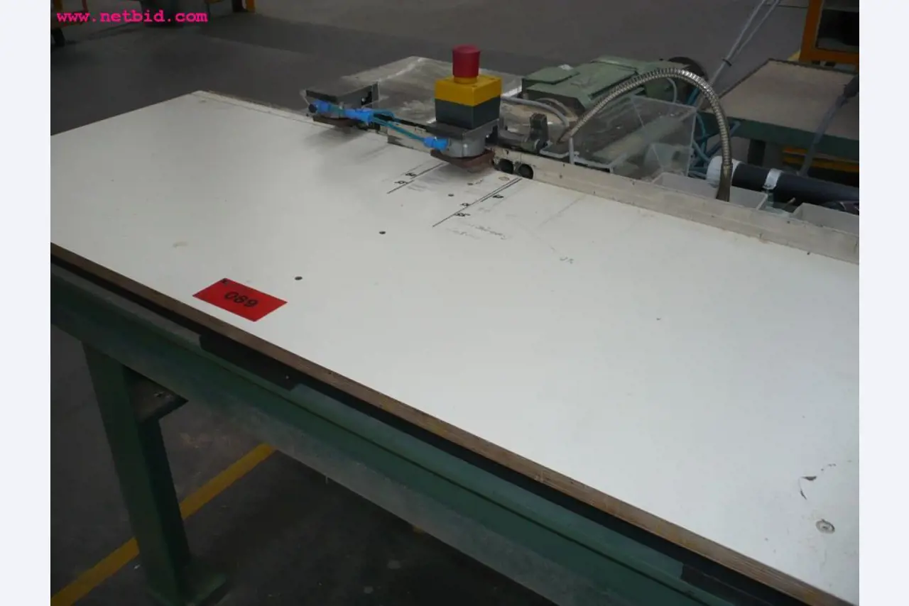 Goed onderhouden houtbewerkingsmachines voor de productie van keukens en meubilair-1
