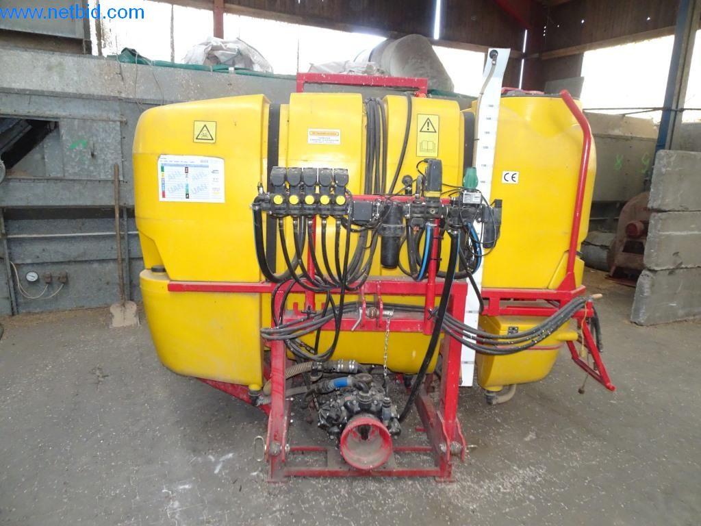 Des machines agricoles bien entretenues-3