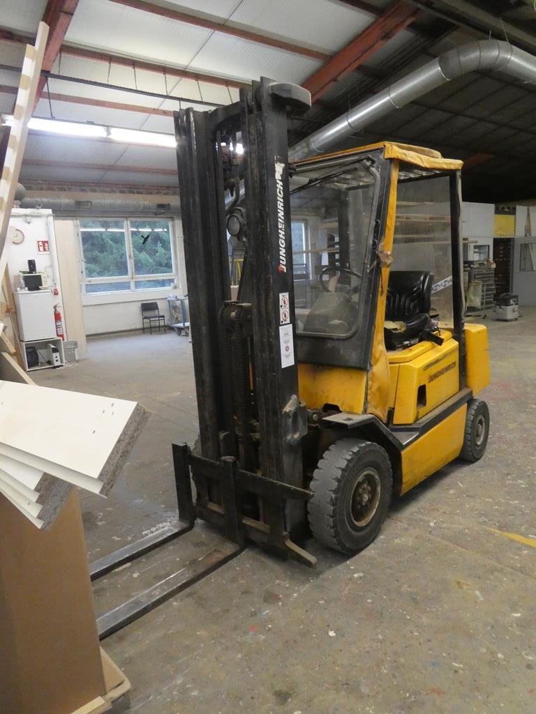 gepflegte Maschine aus dem Bereich Möbelbau-1