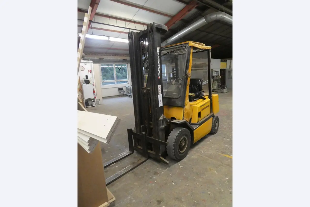 well-maintained machine from the furniture sector -1