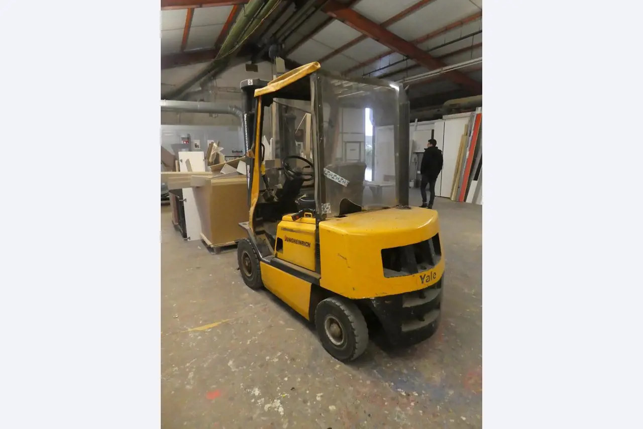 well-maintained machine from the furniture sector -3
