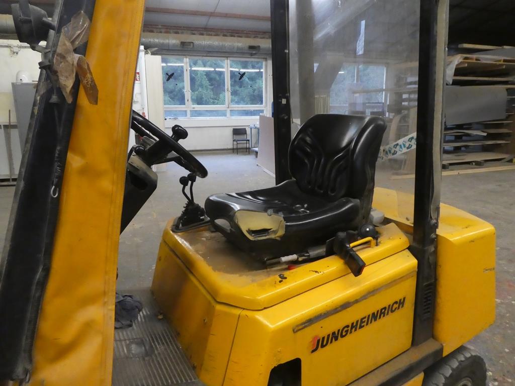 gepflegte Maschine aus dem Bereich Möbelbau-4