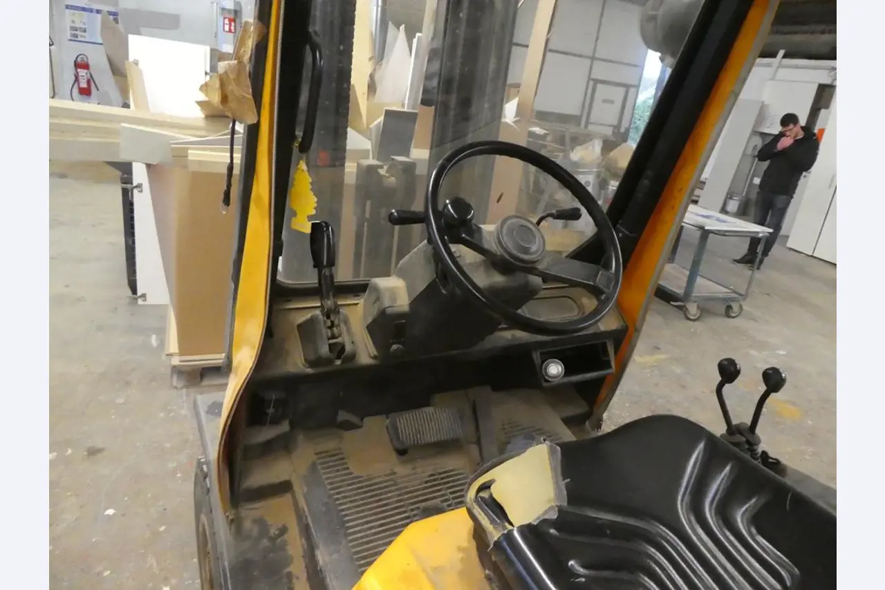 well-maintained machine from the furniture sector -5