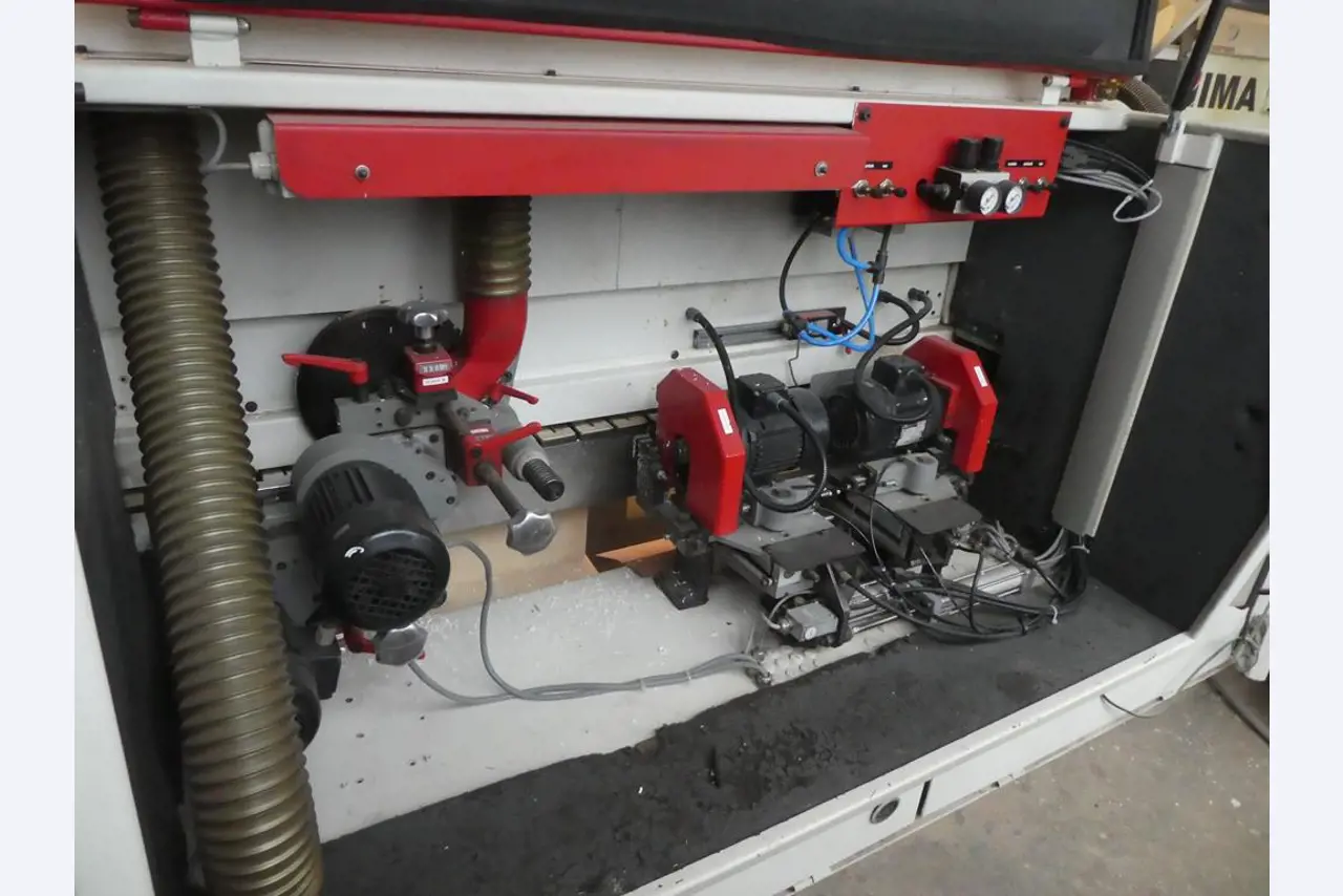 máquina bem conservada do sector da construção de móveis-4