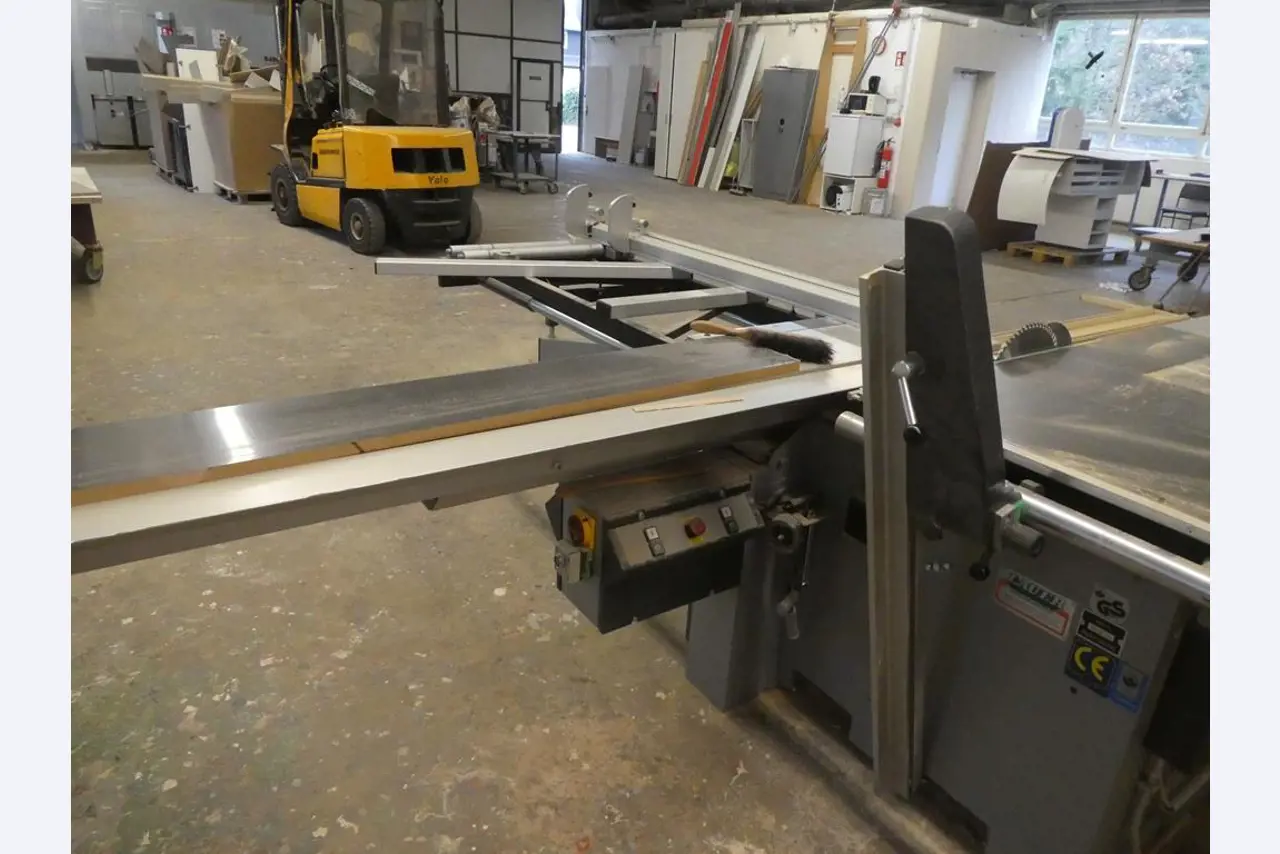 máquina bem conservada do sector da construção de móveis-5