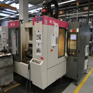 vertikales CNC-3-Achsen-Bearbeitungszentrum (2)  Stama MC326