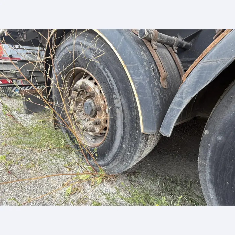 různá vozidla/nákladní automobily a různé BGA-9
