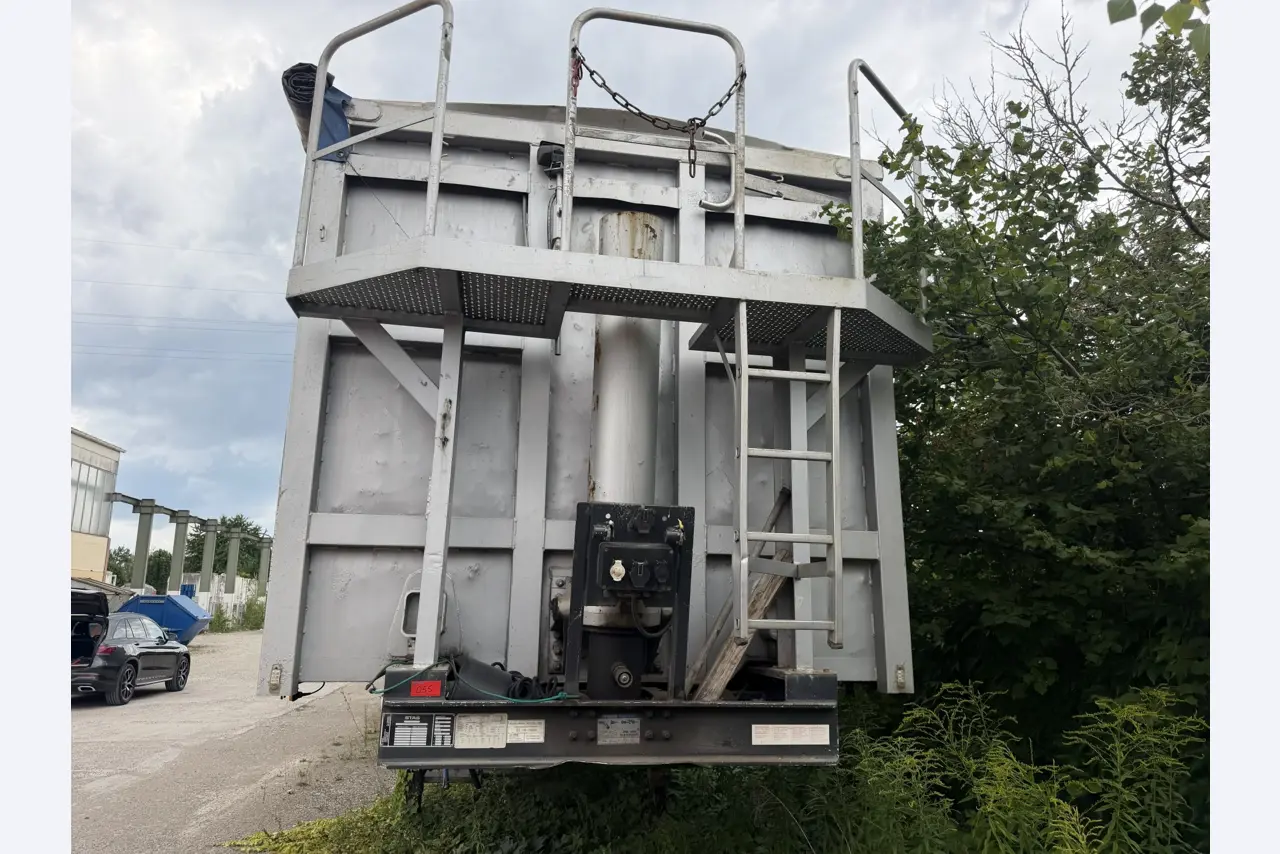 různá vozidla/nákladní automobily a různé BGA-5