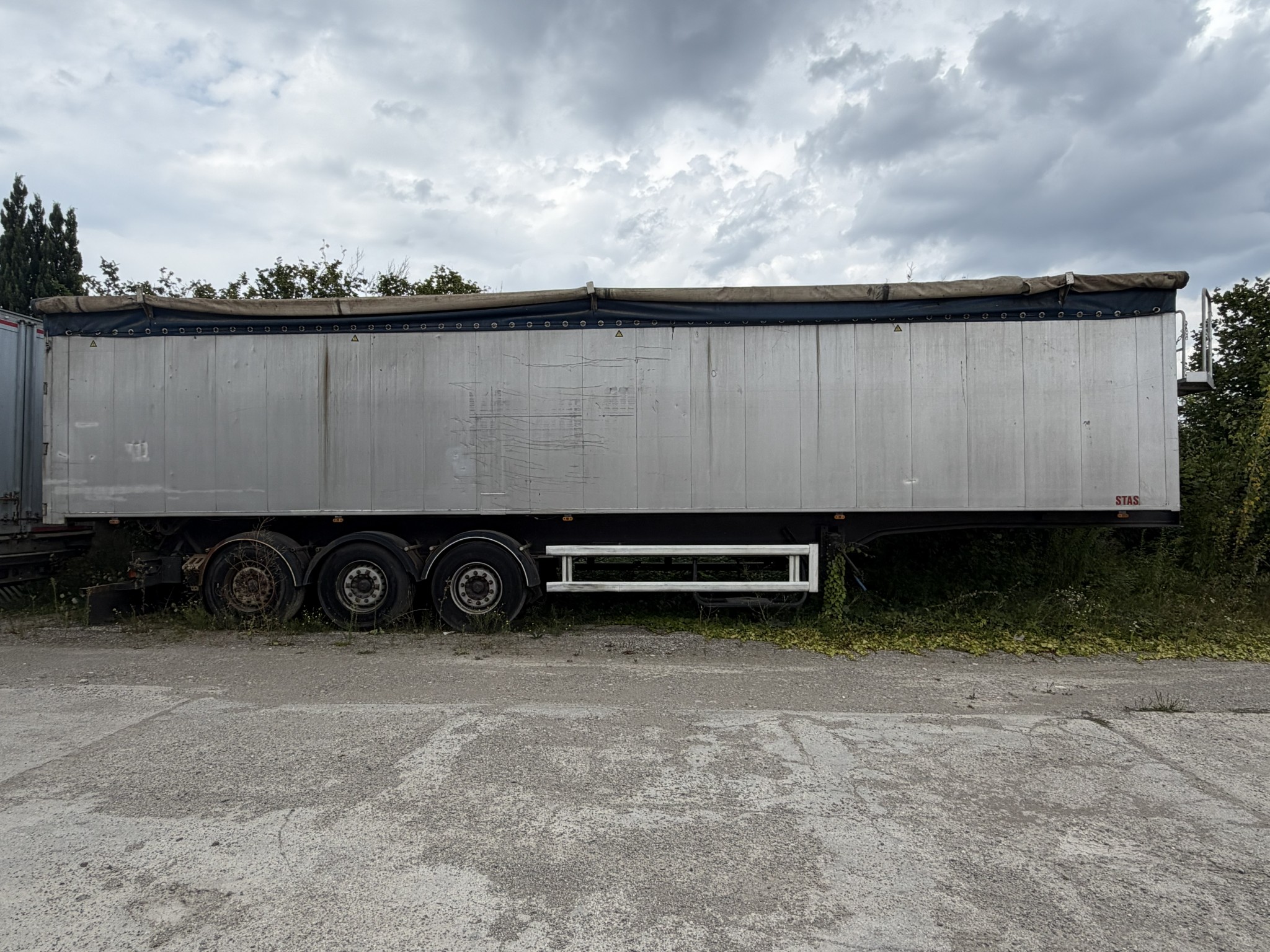 Various vehicles/trucks and various BGA-1