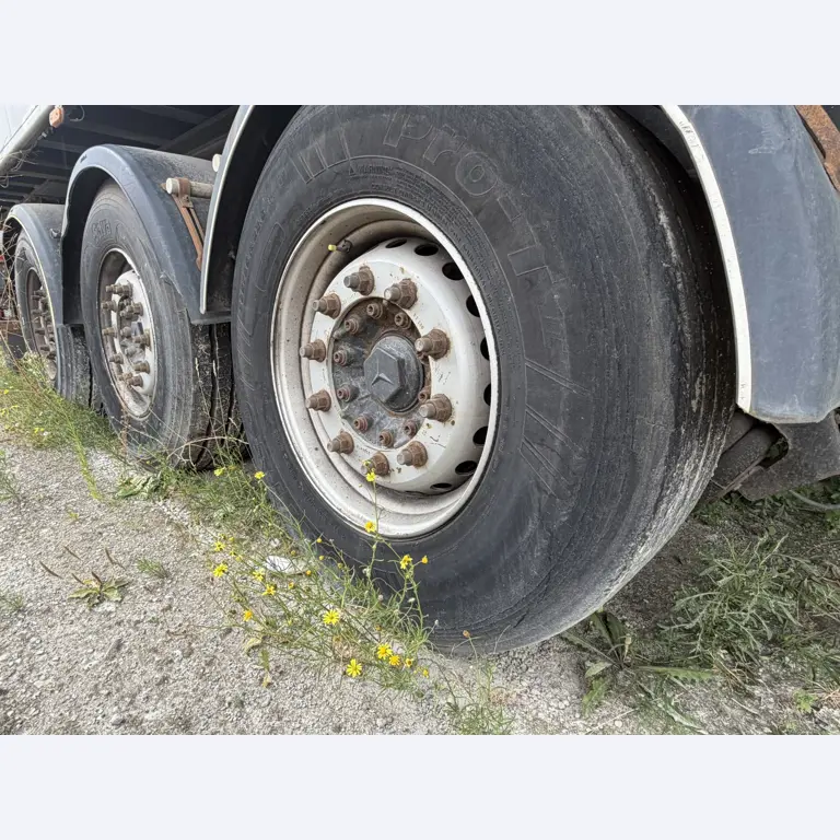 různá vozidla/nákladní automobily a různé BGA-7