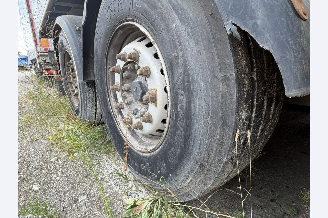 různá vozidla/nákladní automobily a různé BGA-8