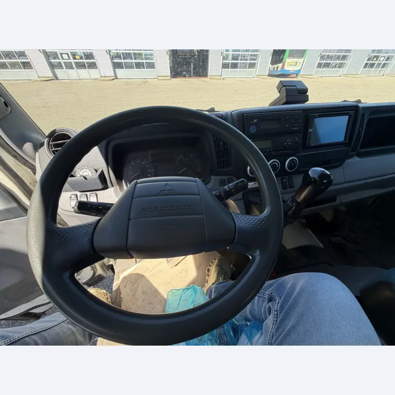 různá vozidla/nákladní automobily a různé BGA-12