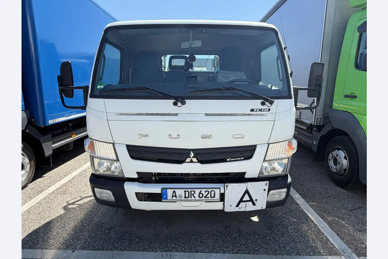 různá vozidla/nákladní automobily a různé BGA-3
