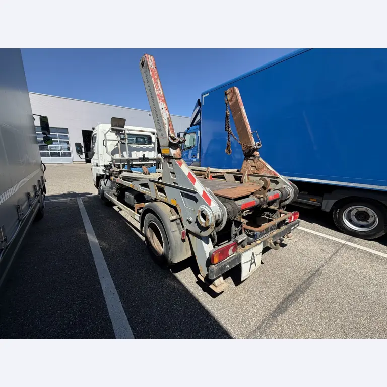 různá vozidla/nákladní automobily a různé BGA-4