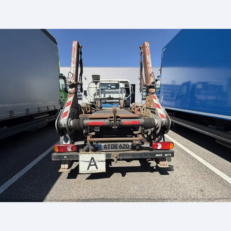 různá vozidla/nákladní automobily a různé BGA-5