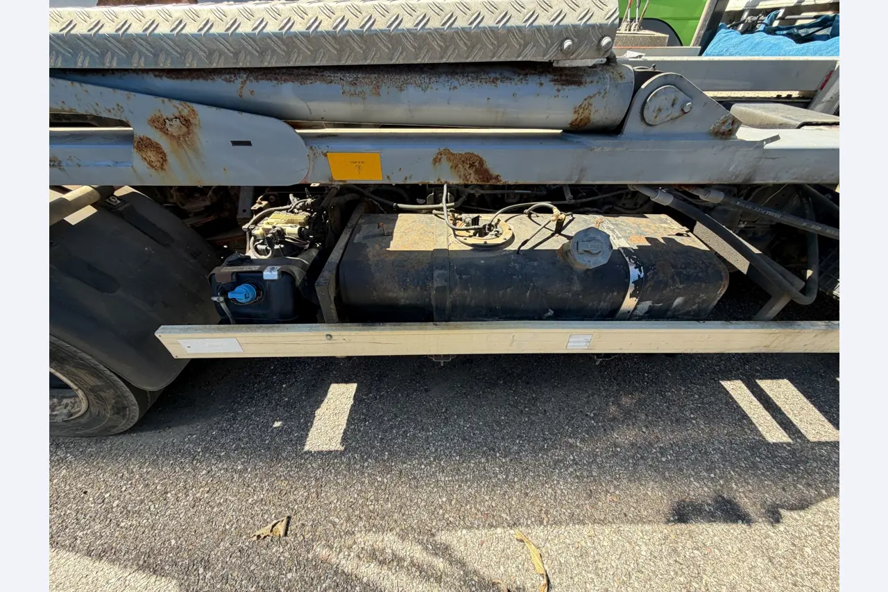 různá vozidla/nákladní automobily a různé BGA-8