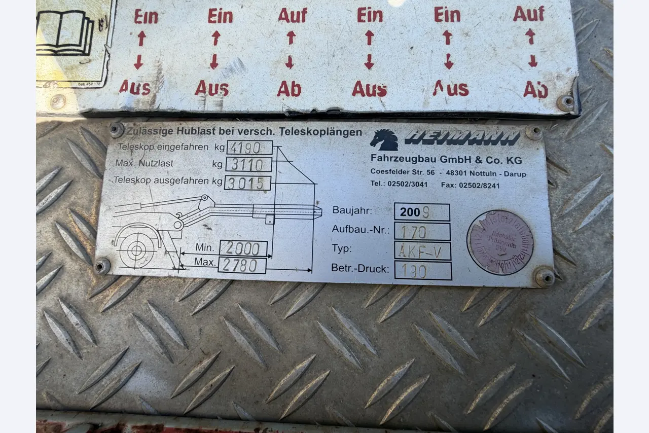 různá vozidla/nákladní automobily a různé BGA-9