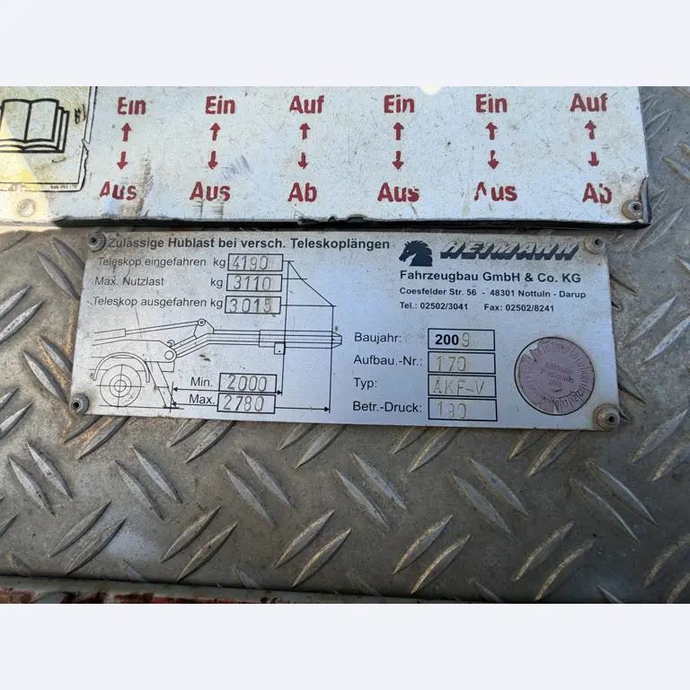 různá vozidla/nákladní automobily a různé BGA-9