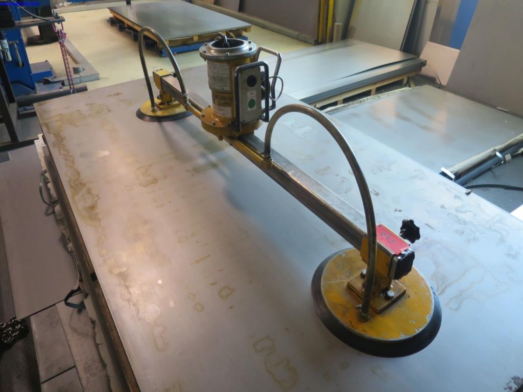 Dobrze utrzymane maszyny do obróbki blachy, sprzęt spawalniczy, stoły spawalnicze, wyposażenie fabryczne i biurowe-2