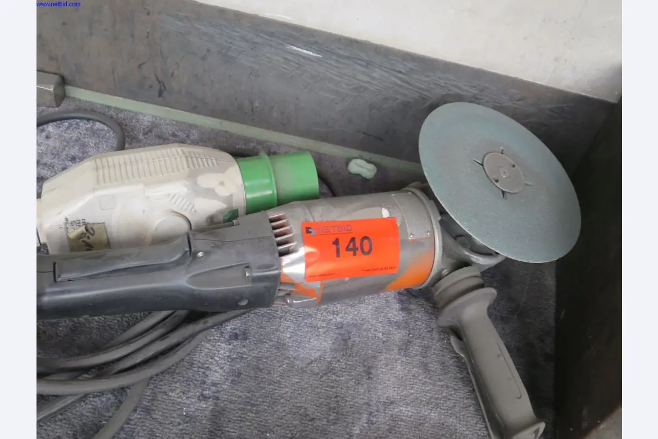 Máquinas para trabajar la chapa, equipos de soldadura, mesas de soldadura, equipos de fábrica y de oficina en buen estado de mantenimiento.-1