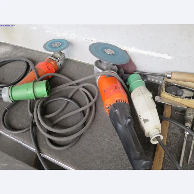 Máquinas para trabajar la chapa, equipos de soldadura, mesas de soldadura, equipos de fábrica y de oficina en buen estado de mantenimiento.-2