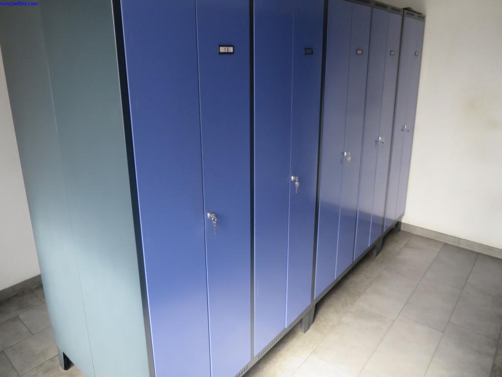 gepflegte Blechbearbeitungsmaschinen, Schweißgeräte, Schweißtische, Betriebs- und Geschäftsausstattung -1