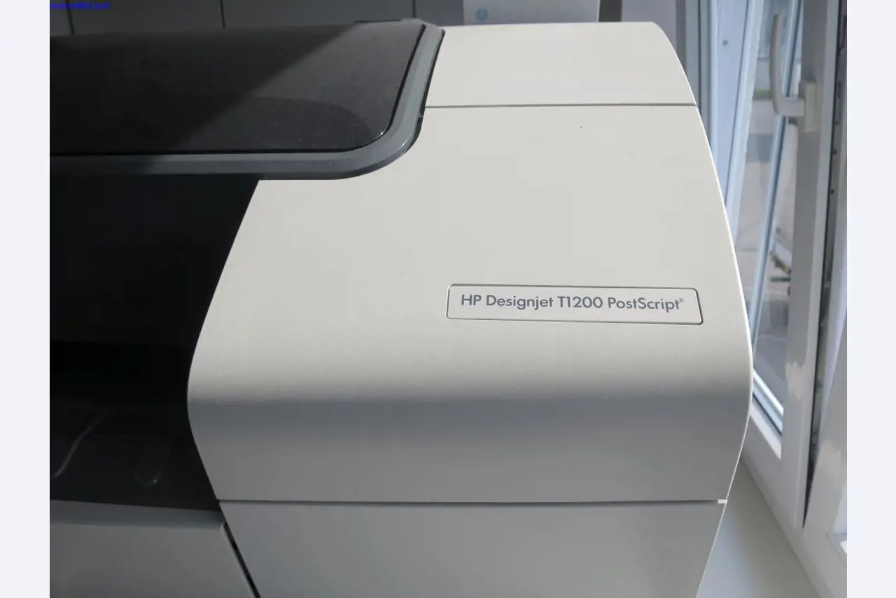 Máquinas para trabajar la chapa, equipos de soldadura, mesas de soldadura, equipos de fábrica y de oficina en buen estado de mantenimiento.-2