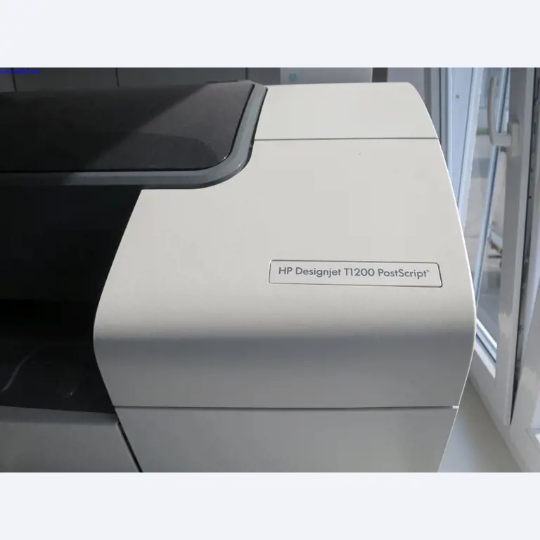 Máquinas para trabajar la chapa, equipos de soldadura, mesas de soldadura, equipos de fábrica y de oficina en buen estado de mantenimiento.-2