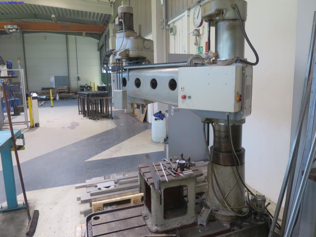 gepflegte Blechbearbeitungsmaschinen, Schweißgeräte, Schweißtische, Betriebs- und Geschäftsausstattung -3