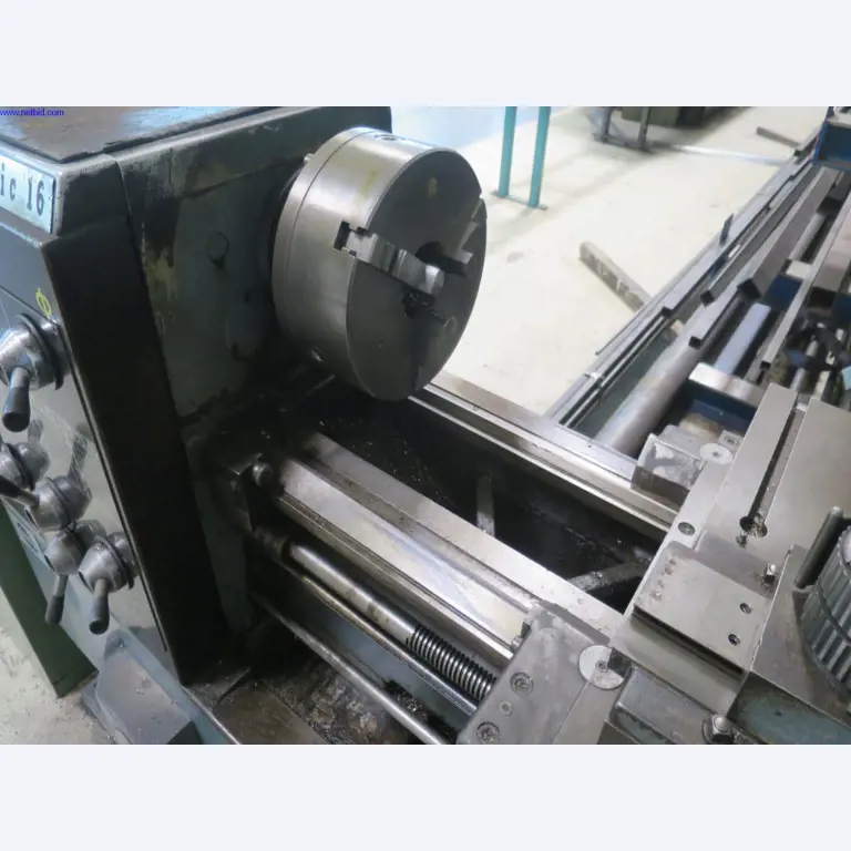 machines à travailler la tôle bien entretenues, postes de soudage, tables de soudage, équipement d'entreprise et de commerce-3